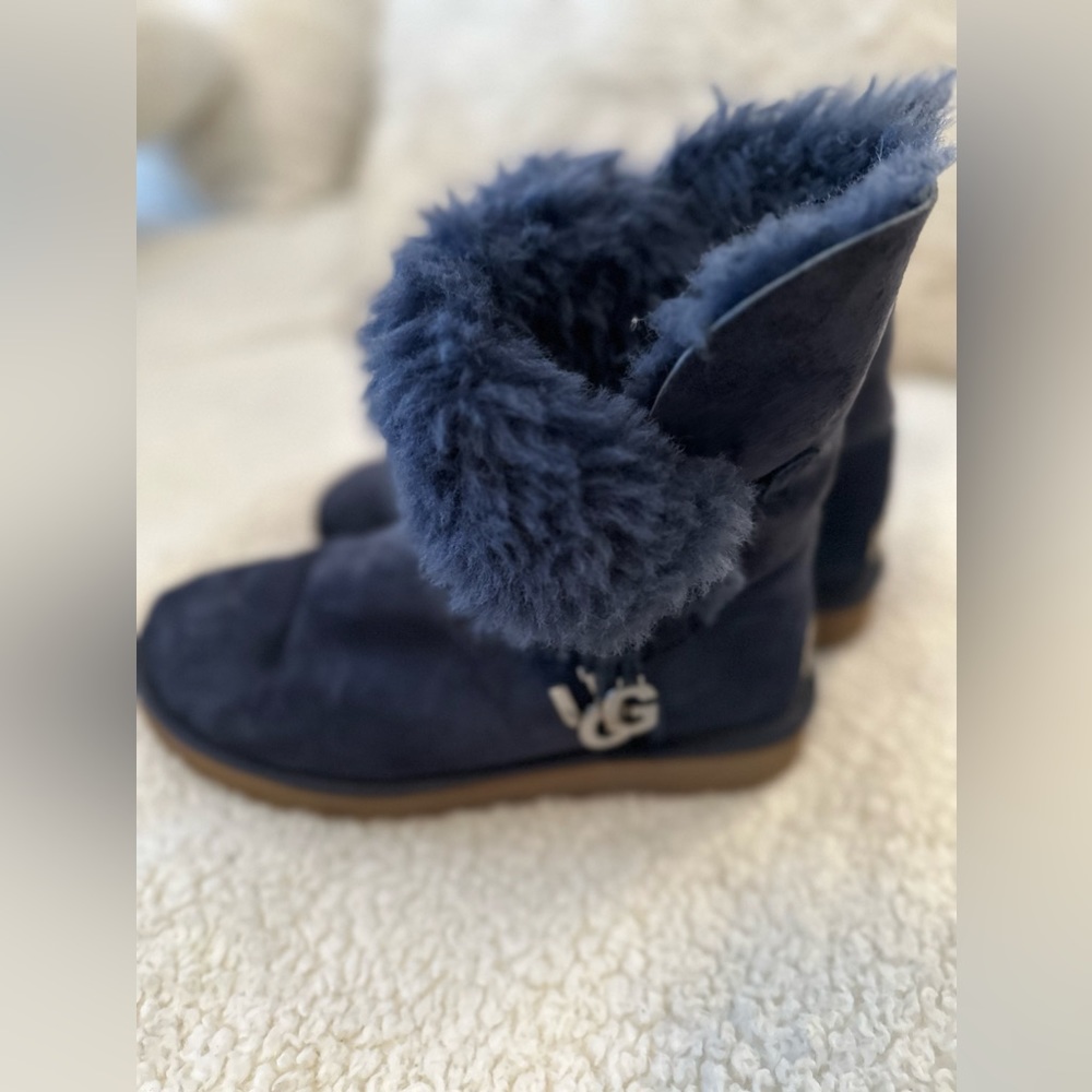 Ugg Short Navy Bootie with Button Like New Size 7